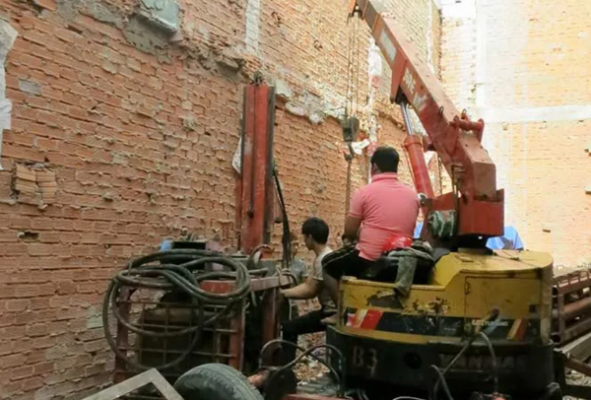 xây nhà làm nứt tường