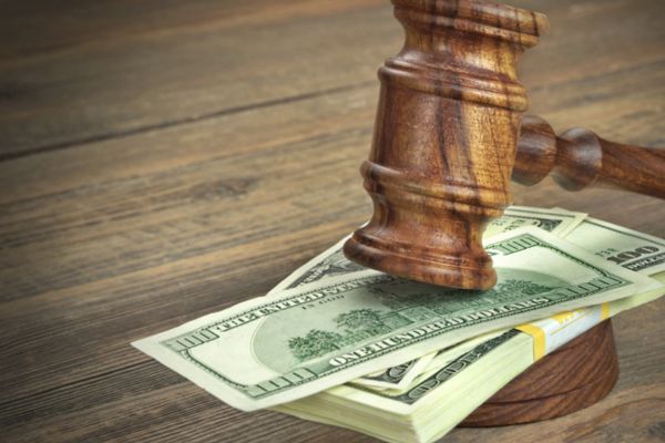 bị phạt tiền trái luật